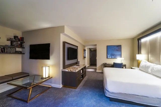 غرفة بريميوم بسرير كينج، InterContinental Washington D.C. - The Wharf, an IHG Hotel 1/6