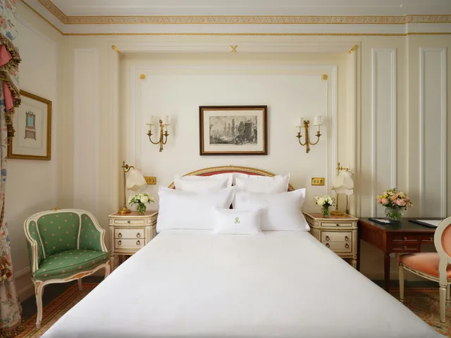 غرفة سوبيريور بسرير كوين، RITZ LONDON 1/3