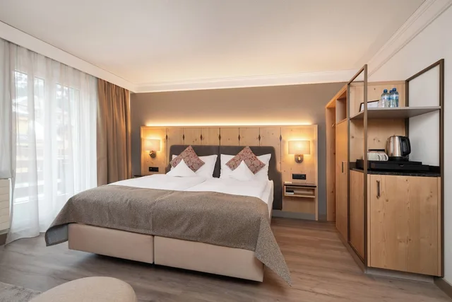 غرفة قياسية ثلاثية بسرير كينج مع أريكة، Grindelwalderhof 2/10