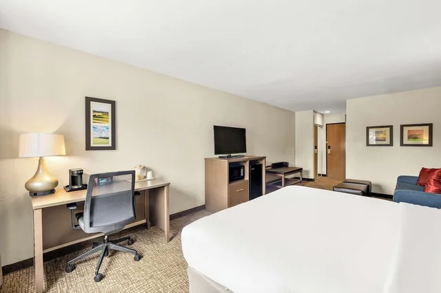 غرفة قياسية بسرير كينج، Comfort Inn Van Wert, OH 7/9