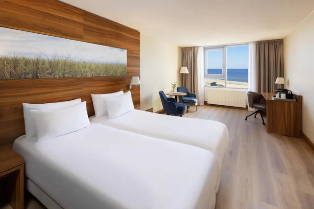 Standard, 1 Double and 1 Single Bed, Sea View, Exterior Entrance، Nh Zandvoort 1/10
