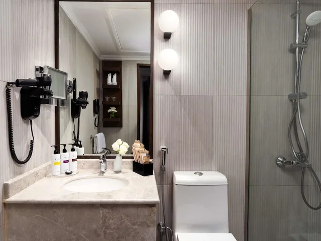 Junior Suite, Deluxe, Twin Beds, City View, Pullman ZamZam Makkah 2/3