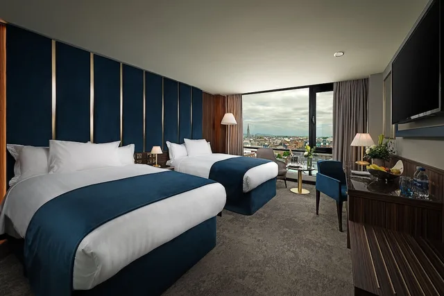 غرفة تنفيذية بسريرين كوين، The Savoy Hotel 1/6