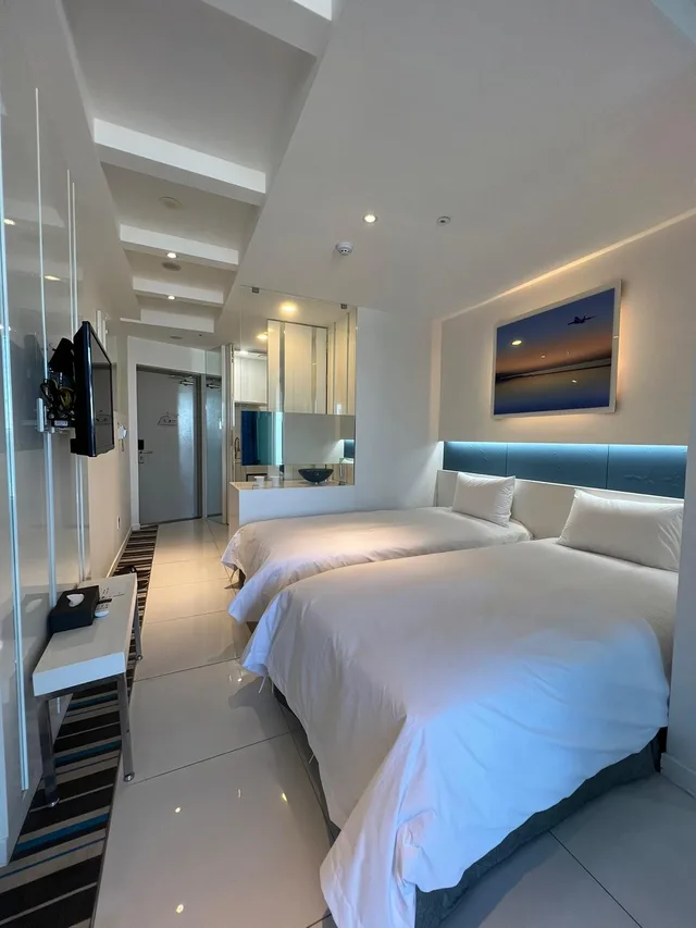 غرفة بسريرين منفصلين بإطلالة على البحر، Hamdeok Beach Stay Jeju 1/2