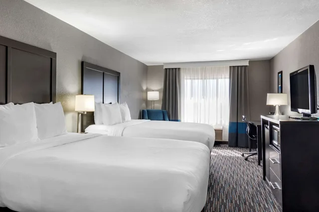 غرفة بسريرين كوين لذوي الإعاقة، Comfort Inn & Suites Emporia 2/6