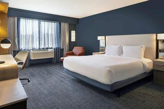 استوديو بسرير كينج مع أريكة لذوي الإعاقة، COURTYARD BY MARRIOTT SACRAMENTO MIDTOWN 1/5