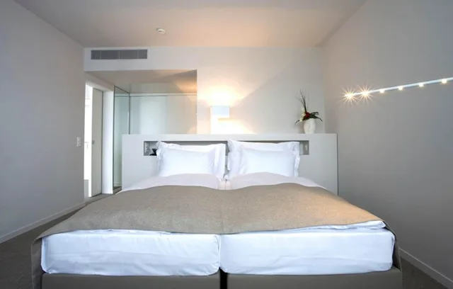جناح بإطلالة على البحيرة بشرفة، Hotel Lavaux 1/2