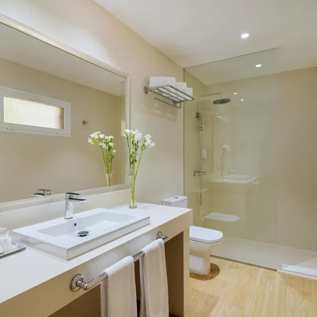 غرفة بسرير مزدوج مع أريكة، Hotel Arena Suite - Adults Only 6/8