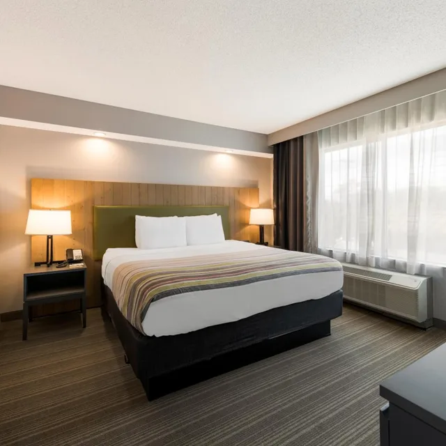 جناح بسرير كينج بغرفة نوم واحدة بحوض جاكوزي، Country Inn & Suites By Radisson Wichita East Ks 1/6