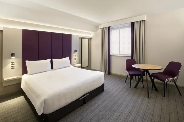 غرفة قياسية بسرير مزدوج لذوي الإعاقة، Premier Inn East Midlands Airport 2/4