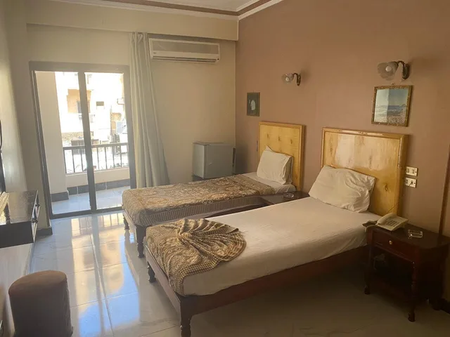 غرفة كومفورت بسريرين منفصلين بإطلالة على المدينة بشرفة، Shady Hotel 5/10