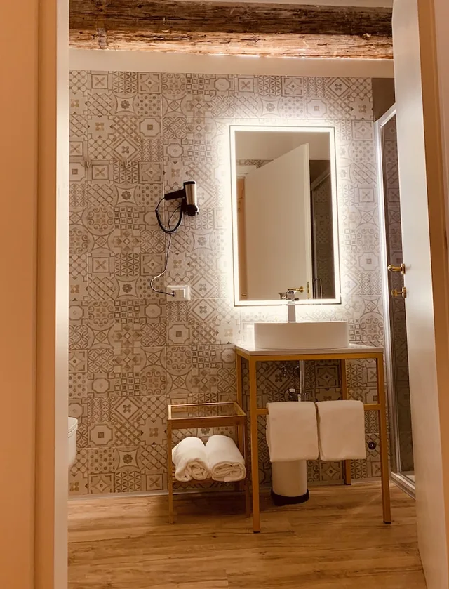 غرفة ديلوكس بسرير كوين بإطلالة على المدينة، Palazzo Otello 1847 Wellness Spa 6/7