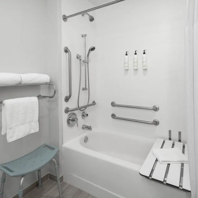 جناح بسريرين كوين مع سرير سحّاب إضافي مع أريكة لذوي الإعاقة، Springhill Suites Pinehurst Southern Pines 3/4