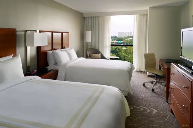 غرفة ديلوكس بسريرين مزدوجين بإطلالة على المدينة في طابق مرتفع، Atlanta Marriott Northwest At Galleria 2/5