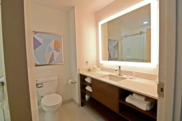 جناح، Comfort Suites Titusville near Kennedy Space Center 5/6