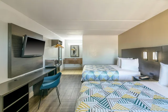 Deluxe, 2 Queen Beds, Kitchenette, Smoking, Motel6 Stockbridge, GA - Hwy 138 W 3/7