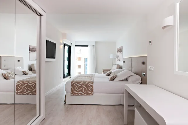 غرفة بسرير مزدوج أو سريرين منفصلين بإطلالة على الحديقة، Iberostar Waves Cala Millor - Adults Only 3/4