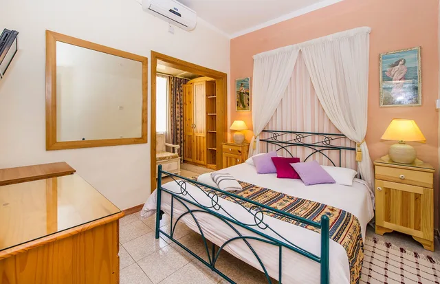 غرفة بسريرين منفصلين في الملحق، Lantern Guest House 1/4