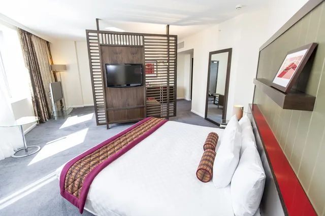 غرفة بريميير عائلية بسرير كينج مع سرير إضافي، Hilton London Canary Wharf 2/4