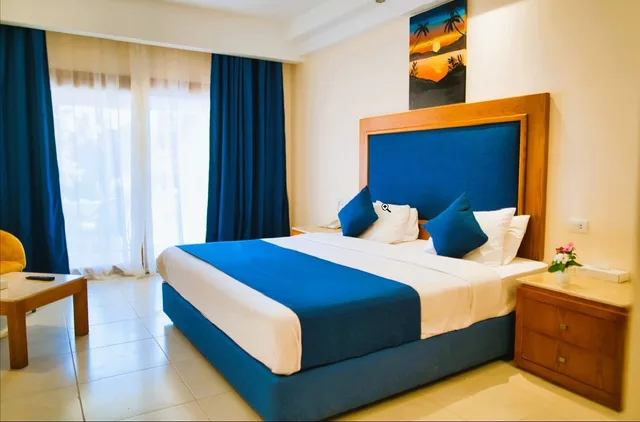 غرفة بسرير مزدوج بإطلالة على البحر، Tropitel Dahab Oasis 1/5
