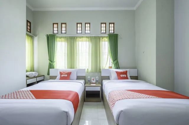 Deluxe, Twin Beds, OYO 2072 Wisma Teratai 3/4