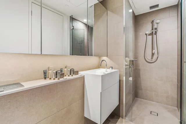 2 Bedrooms, Sky High, Apartment, 2 Queen Beds، CLLIX Australia 108 Apartments 5/5
