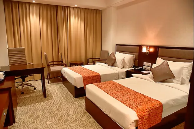 Deluxe, Twin Beds, Pride Hotel And Convention Centre 1/2