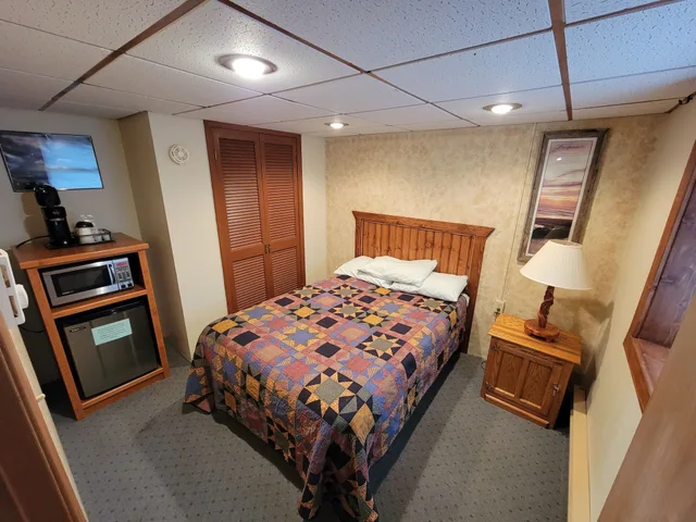 جناح بسرير كينج وسرير كوين بإطلالة على النهر بغرفتي نوم مع أريكة، Hulett Motel 2/5