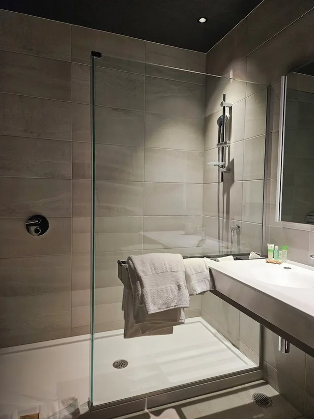 Grand, Plus, Comfort, King Bed, Queen Murphy Bed، Grand Hotel TiMES Blainville-Mirabel 2/2