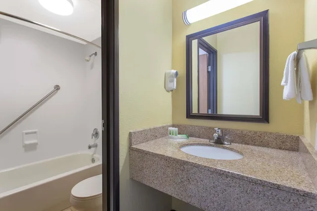 Room, 2 Double Beds, Americinn By Wyndham West Bend 2/5