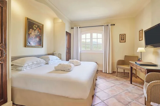 غرفة كومفورت بسرير كينج بإطلالة، La Bastide du Calalou Hotel Spa, BW Premier Collection 3/7