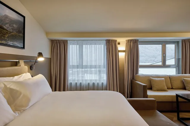 غرفة غراند ديلوكس بسرير كينج، Eurostars Andorra 1/7