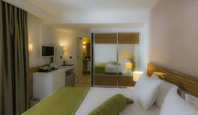 غرفة كلوب بإطلالة على البحر، Bellazure Hotel 2/4