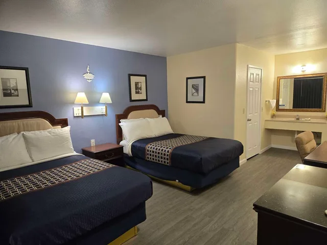 Room, 2 Queen Beds, Rodeway Inn & Suites Blythe I-10, CA 1/9