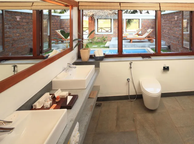 Room, Double Bed, Lake Front, Pool View، Coconut Lagoon Cgh Earth 5/6