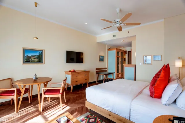 Premium, King Bed, Valley View، Taj Theog Resort And Spa Shimla 3/4