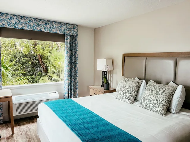 Premier, King Bed, Island View، Bayside Inn Key Largo 1/3