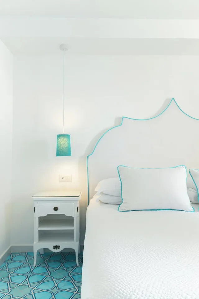 غرفة قياسية بسريرين منفصلين بإطلالة على البحر بغرفة نوم واحدة، Hotel Conca d'Oro 7/10