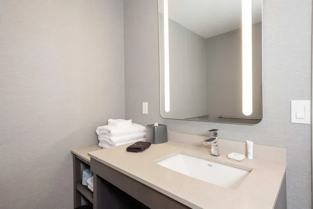 جناح استوديو بسرير كينج مع أريكة لذوي الإعاقة، Hyatt House Portland Airport 6/9