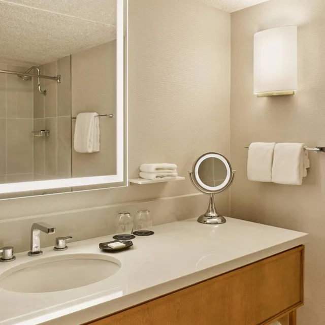 غرفة بسريرين كوين، Sheraton Portland Airport Hotel 5/5