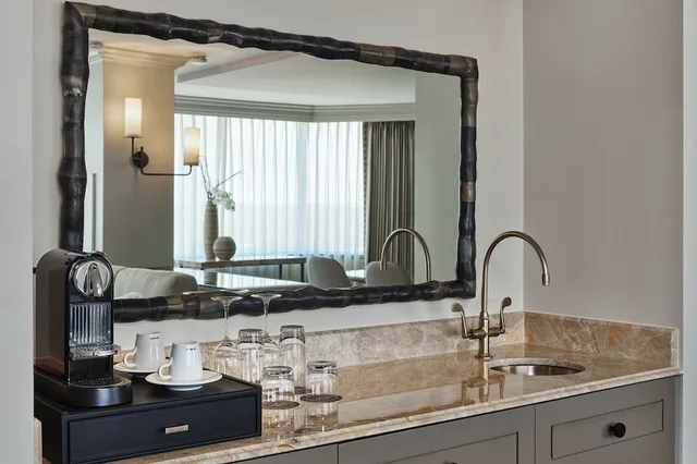 جناح بسرير كينج بغرفة نوم واحدة مع أريكة، The Whitley A Luxury Collection Hotel Atlanta Buckhead 3/4