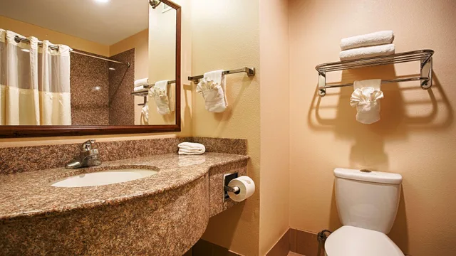 غرفة، Best Western I-5 Inn & Suites 3/3