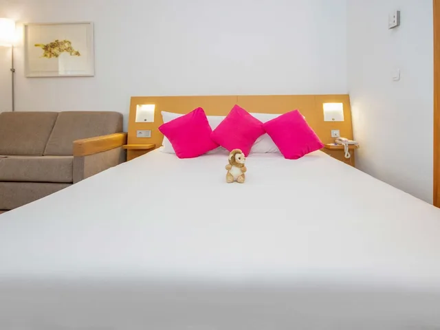 غرفة كومفورت بسرير مزدوج مع أريكة، Novotel Tunis 2/5