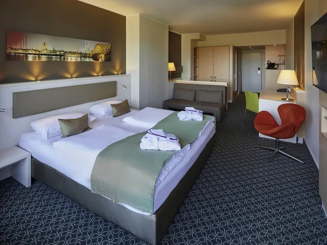 غرفة بريفيليج بسرير كينج بشرفة، Mercure Severinshof Koeln City Hotel 3/10