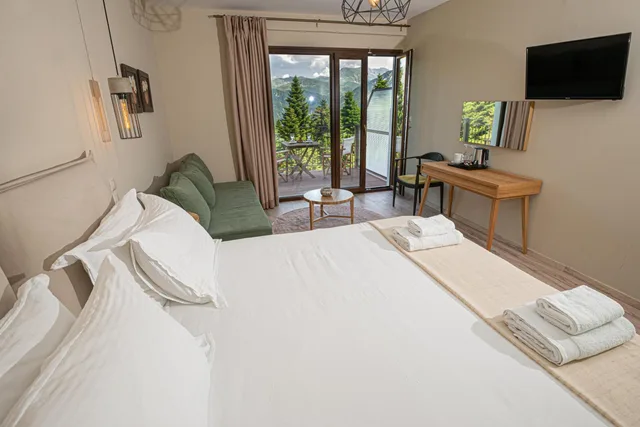 غرفة ثلاثية بإطلالة على الجبل، Anavasi Mountain Resort 2/10