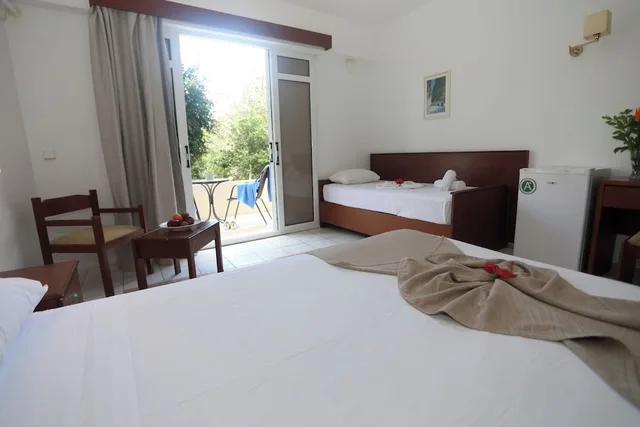 غرفة اقتصادية بسرير كوين وسريرين منفصلين بإطلالة على الحديقة، Maravel Star Art Hotel 8/10
