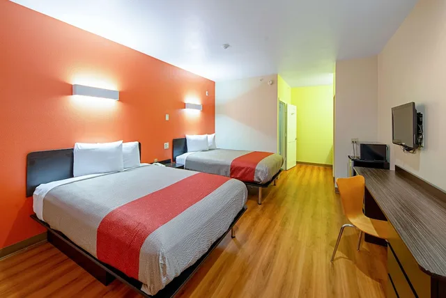 غرفة قياسية بسريرين مزدوجين لذوي الإعاقة، Motel6 Rhome, TX 5/9