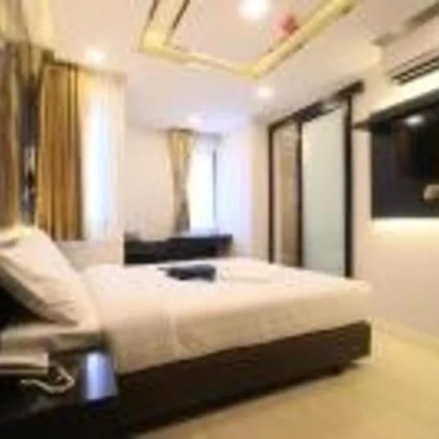 غرفة ديلوكس بسرير كينج وسرير كوين، Pratunam Atrium Hotel 5/10