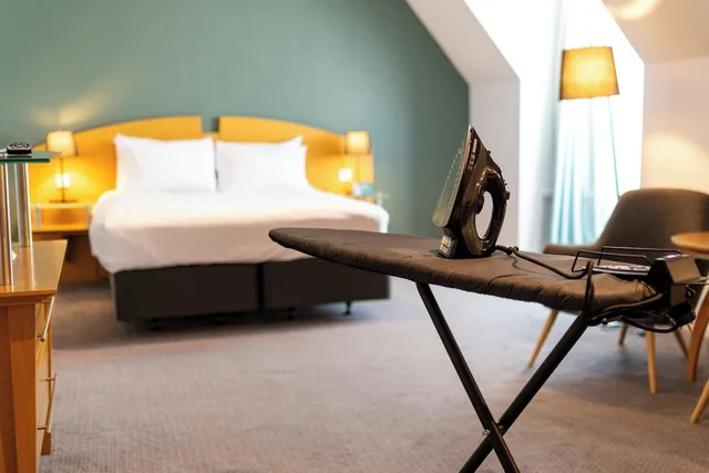 غرفة قياسية بسريرين منفصلين وسرير كينج، HOLIDAY INN ASHFORD NORTH 10/13