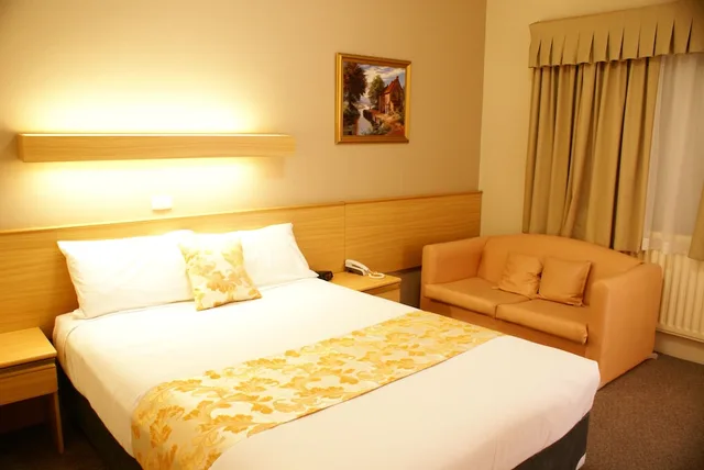 غرفة كومفورت بسرير كوين، Country Lodge Motor Inn 2/3